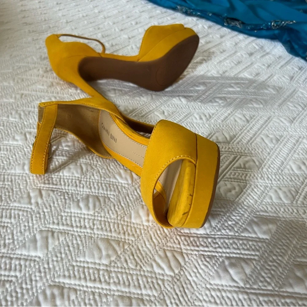 Never used. GIANNI BINI AUSTINNE SUEDE PLATFORM DRESS SANDALS - Picture 12 of 12